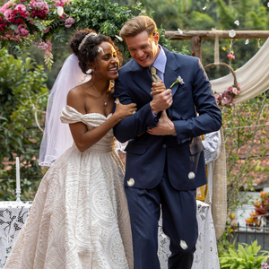 Sete opções de manicure para convidadas de casamento: as cores de unhas mais em alta neste Outono 2026