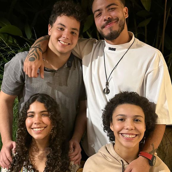 O ex-jogador Ronaldo Fenômeno é pai de quatro filhos, fruto de três relacionamentos diferentes. Ronald, Alexander, Maria Sofia e Maria Alice já surgiram diversas vezes nas redes sociais do pai, juntos e sorridentes.