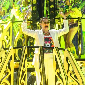 Lilia Cabral desfilou em carro alegórico na Mocidade