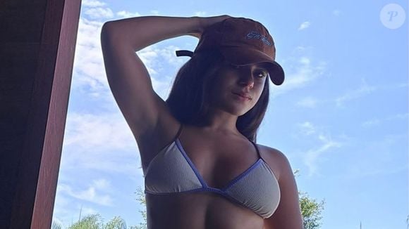 Maisa Silva, Bia em 'Garota do Momento', posa de biquíni cintura alta e barriga definida choca até Larissa Manoela