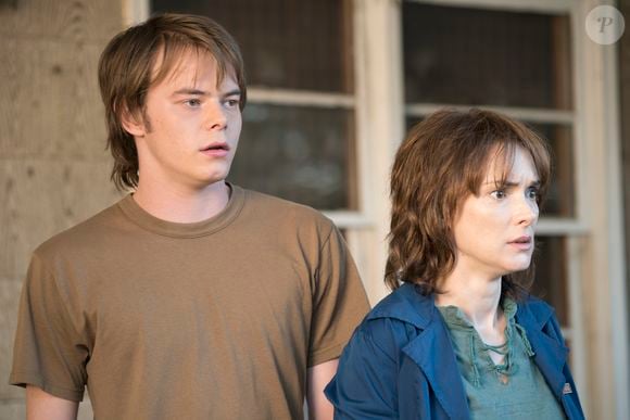 'Stranger Things': Charlie Heaton interpretou Jonathan na primeira temporada, quando tinha 22 anos