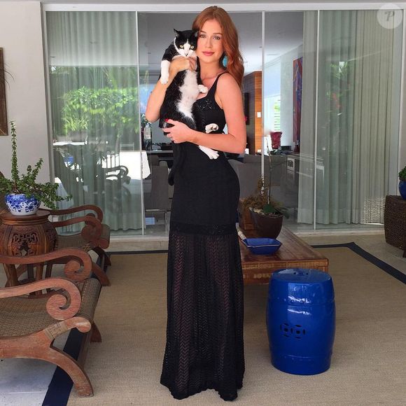 Marina Ruy Barbosa e o gato João em foto de novembro de 2016: 'Quem me conhece minimamente sabe o quanto meus gatos são importantes para mim'
