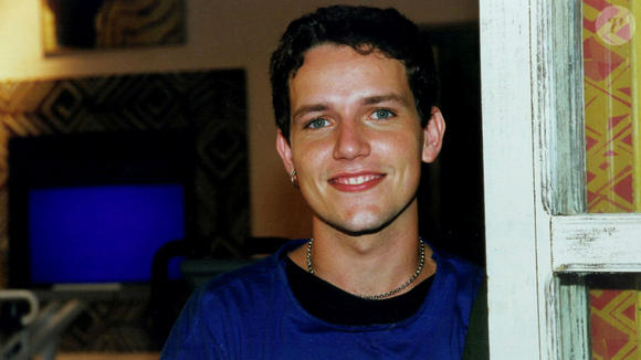 A morte de Edward Boggiss, aos 49 anos, nesta quarta-feira (8), provocou uma onda de comoção entre amigos e colegas de profissão. O ator deixa um legado que é raro no meio artístico: a generosidade. Na TV, ficou conhecido do público por interpretar o vilão Tony na série 'Sandy & Junior'.