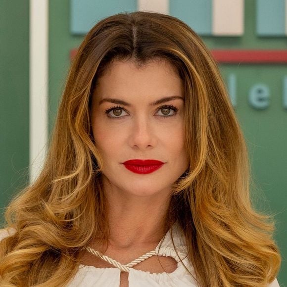 Alinne Moraes está de volta ao horário das sete para interpretar Vanessa, uma das principais vilãs de 'Por Você', novela que substituirá 'Coração Acelerado'.