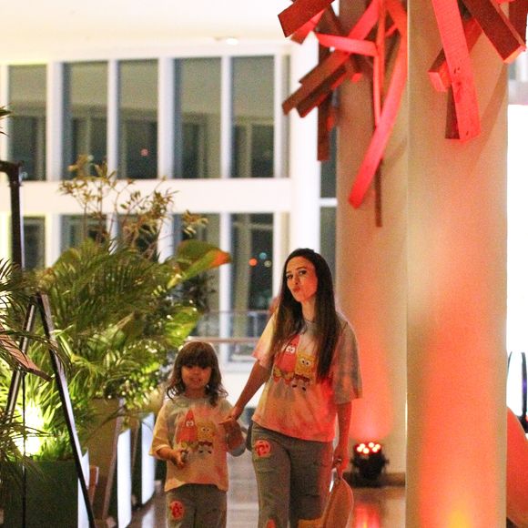 Tatá Werneck e Clara Maria esbanjaram fofura com looks combinados