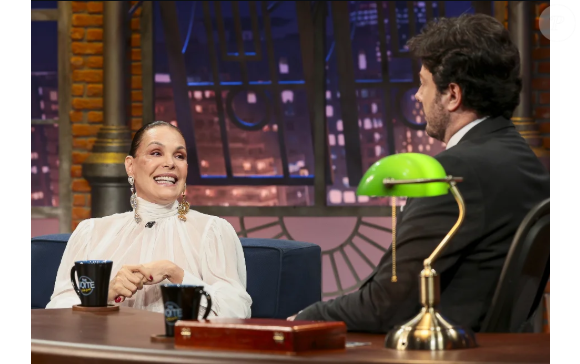 Em conversa no 'The Noite com Danilo Gentili', a atriz e apresentadora comentou sobre seu momento atual na carreira, após se manter quase seis anos à frente do 'Domingo Espetacular', na Record.