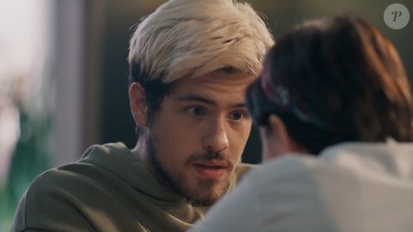 Samira aborda Raul (Paulo Mendes) para vender bebê de Joélly