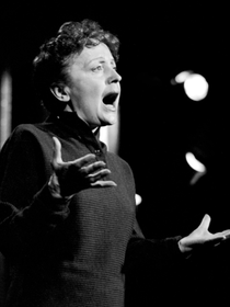 Nascida em 1915, Edith Piaf cantou para alemães durante o nazismo, ajudou perseguidos e acabou investigada após a guerra: o passado controverso que Laila Garin revive no palco