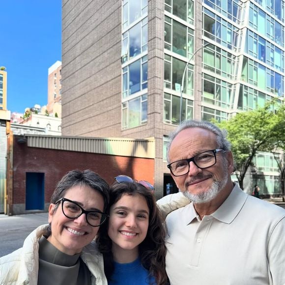 Elisa Annenberg-Paglia, filha dos jornalistas Sandra Annenberg e Ernesto Paglia, completou 22 anos na última sexta-feira (18)
