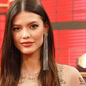 Gaúcha, Vitória Strada iniciou a carreira como modelo aos 12 anos, foi vice-campeã do Miss Mundo Brasil em 2014, e ganhou destaque na televisão com as novelas da Globo como Tempo de Amar, Espelho da Vida e Salve-se Quem Puder.