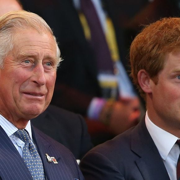 Príncipe Harry aproveitou a viagem para visitar o Rei Charles III, quem não via há mais de um ano