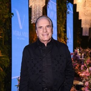 Roberto Justus foi sem Ana Paula Siebert na festa de 50 anos de Vera Viel