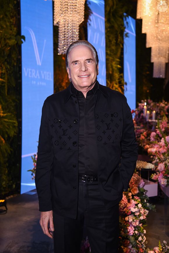 Roberto Justus foi sem Ana Paula Siebert na festa de 50 anos de Vera Viel