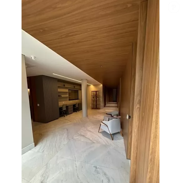 Mansão de Zé Felipe conta com varanda em cada suíte com vista privilegiada