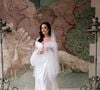 Demi Lovato escolheu o Anne Dress, da Birdy Grey, para suas madrinhas de casamento. O vestido preto de cetim matte custava US$ 119