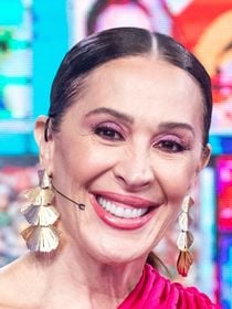 Diferentes maquiadoras concordam: 'A partir dos 60 anos, uma alternativa ao delineador para dar mais amplitude ao olhar é aplicar sombra marrom bem rente aos cílios'