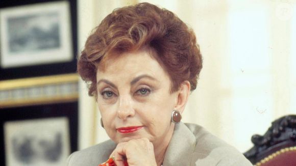 Beatriz Segall: A intérprete da icônica Odete Roitman, de "Vale Tudo", marcou a história da TV brasileira, mas nunca sentiu que a Globo retribuiu à altura. Sem contrato fixo, mesmo após papéis memoráveis, ela via colegas garantindo estabilidade enquanto seu nome aparecia apenas em convites esporádicos. Nos últimos anos, longe das grandes produções, dedicou-se a dar aulas de interpretação.