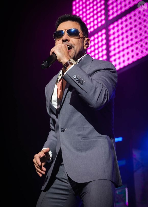 Zezé Di Camargo recebeu uma fã no camarim após um show em Minas Gerais