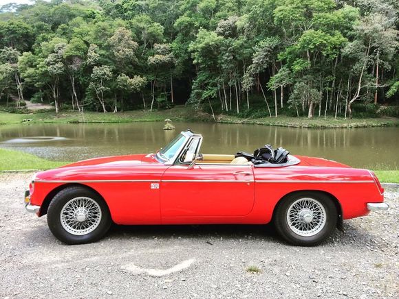 Carro antigo é paixão de William Bonner: de saída do 'Jornal Nacional', apresentador teve um modelo MG-B 1968 com capota conversível