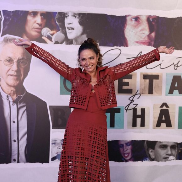 Quem é a Tieta do 'The Masked Singer Brasil 2025'? Claudia Ohana é a famosa por baixo da fantasia