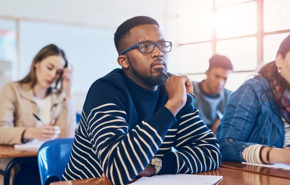 Esquecer nomes é normal? Psicologia explica por que isso acontece