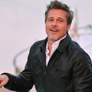 Brad Pitt revelou que as filmagens em Hollywood podem exigir jornadas intensas de até 14 horas de trabalho por dia