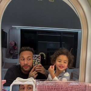 Durante uma brincadeira com Mavie, Neymar apareceu maquiado e brincou com sua masculinidade nas redes sociais