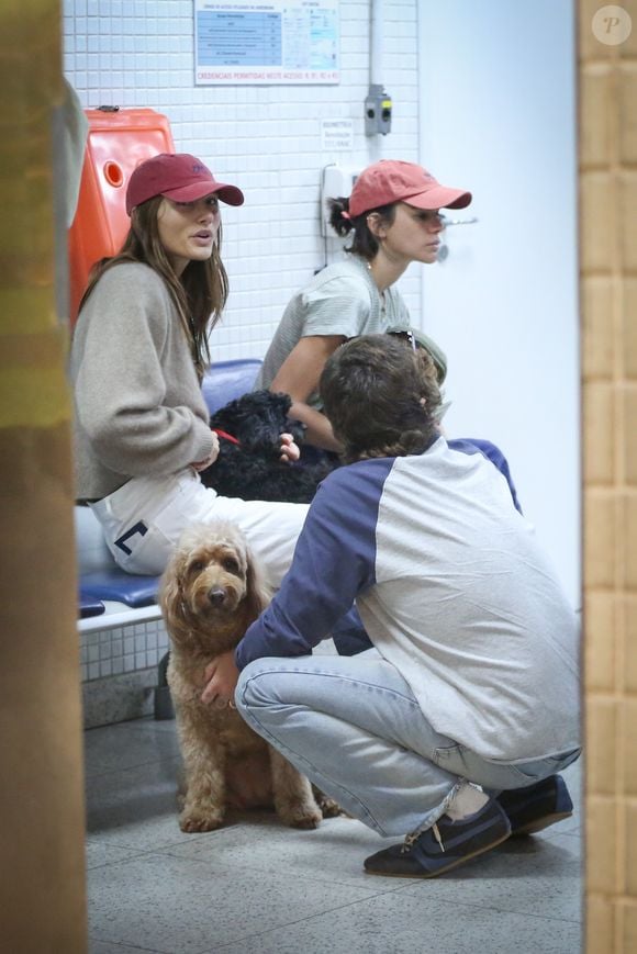 Bruna Marquezine embarcou com Shawn Mendes após curtir o aniversário de João Lucas. Sasha Meneghel também acompanhou a viagem do grupo
