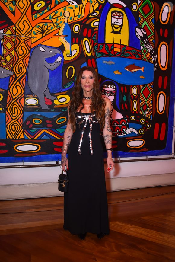 Look de Maya Massafera no baile da Pinacoteca tinha decote e laço bordado