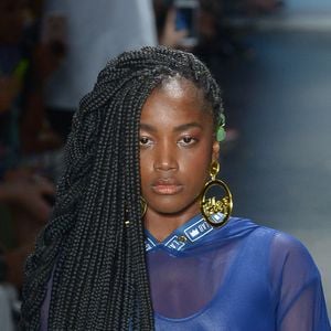 Iza estreou em desfile da São Paulo Fashion Week em 2017