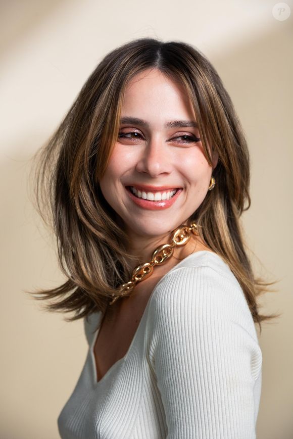 Daphne Bozaski, a Lucélia da novela 'Três Graças', revela para o Purepeople que público gosta dela. "Estranho olhar para minha cara e me odiar."