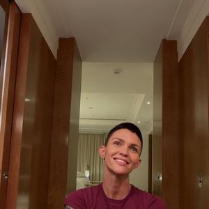 A atriz australiana Ruby Rose, conhecida mundialmente por seu papel na série ‘Orange Is the New Black’, acusou publicamente Katy Perry de assédio sexual