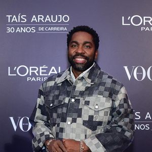 Lázaro Ramos chamou a atenção com a sua produção de grife de luxo, para a ocasião.