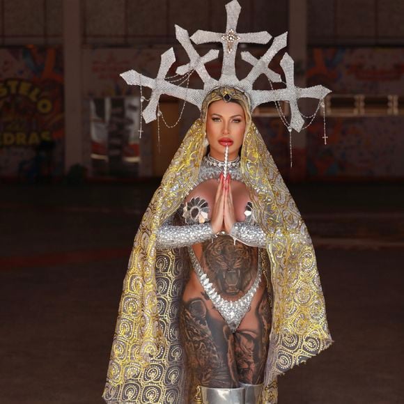 Andressa Urach convocou 10 homens para uma filmagem. Dessa vez, não é de pornô e, sim, de um videoclipe