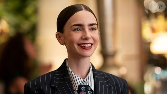 Lily Collins agradeceu aos fãs após a confirmação do fim de “Emily em Paris”. A atriz declarou estar “incrivelmente grata” pelo carinho do público durante os anos em que estrelou a produção da Netflix
