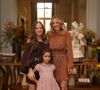 Ticiane Pinheiro foi acompanhada das filhas, Rafaella e Manuella