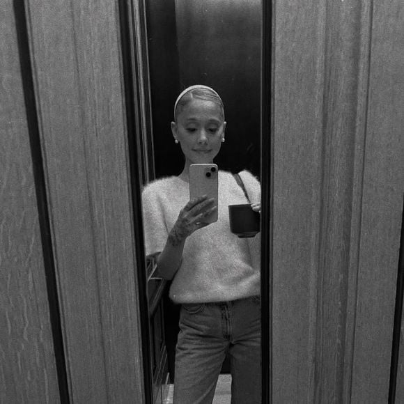 Em suas viagens de divulgação pelo mundo, Ariana Grande impressionou a web com fotos e vídeos