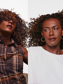 O novo cabelo moreno iluminado de Liniker é a inspiração necessária para seu setembro: cantora atualiza tom dos fios cacheados e opina sobre novo visual. 'Mudar nem sempre é sobre cortar pela raiz'