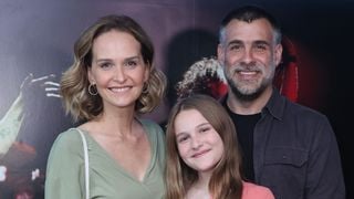 Filha de Fernanda Rodrigues, Bia de 'A Viagem', chama atenção em foto de família: 'Que horas cresceu assim!?'