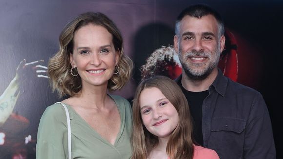 Filha de Fernanda Rodrigues, Bia de 'A Viagem', chama atenção em foto de família: 'Que horas cresceu assim!?'