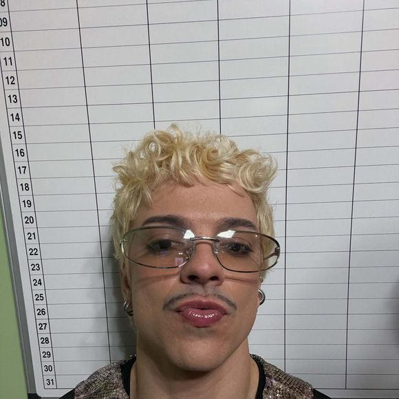 Gabriel Nandes é cantor, compositor e um dos candidatos do Pop no Estrelas da Casa 2026