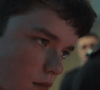 "Adolescência" é uma minissérie de drama criminal sobre um suposto crime cometido por Jamie Miller de 13 anos, interpretado por Owen Cooper