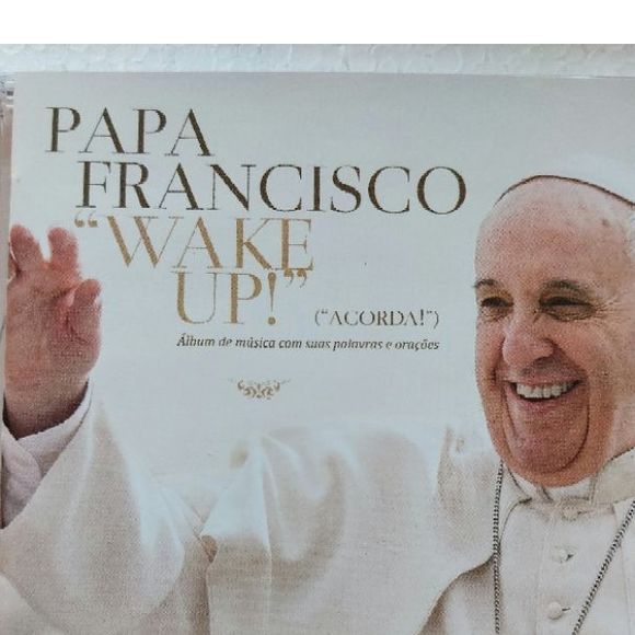 Em 2015, Papa Francisco, lançou um álbum musical com influências de rock progressivo. Intitulado 'Wake Up!'