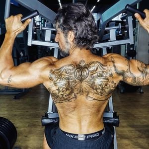 Para chegar aos 47 anos em forma, Marcos Mion adotou um modelo de treinos intensos focados na musculação