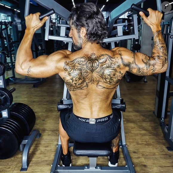 Para chegar aos 47 anos em forma, Marcos Mion adotou um modelo de treinos intensos focados na musculação