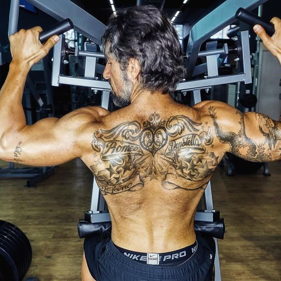 Para chegar aos 47 anos em forma, Marcos Mion adotou um modelo de treinos intensos focados na musculação