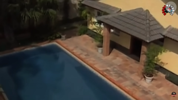 Mansão da família Richthofen tem dois pavimentos com sala, cozinha, banheiros, suítes, escritório, biblioteca, piscina e garagem