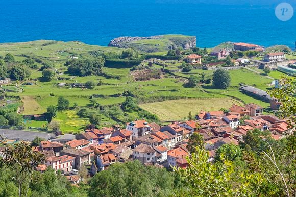 A paisagem tranquila de Sardéu contrasta com a projeção internacional que a região ganhou por sua ligação com a rainha Letizia