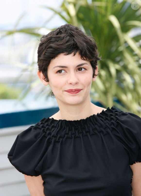 O pixie com volume reforça o efeito despojado do cabelo
