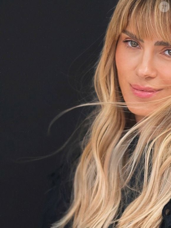 Novo visual de Carolina Dieckmmann! A atriz deixou para trás o corte criado para viver Diná na adaptação de 'A Viagem', surgiu com cabelos longos e loiros e encantou os fãs nas redes sociais